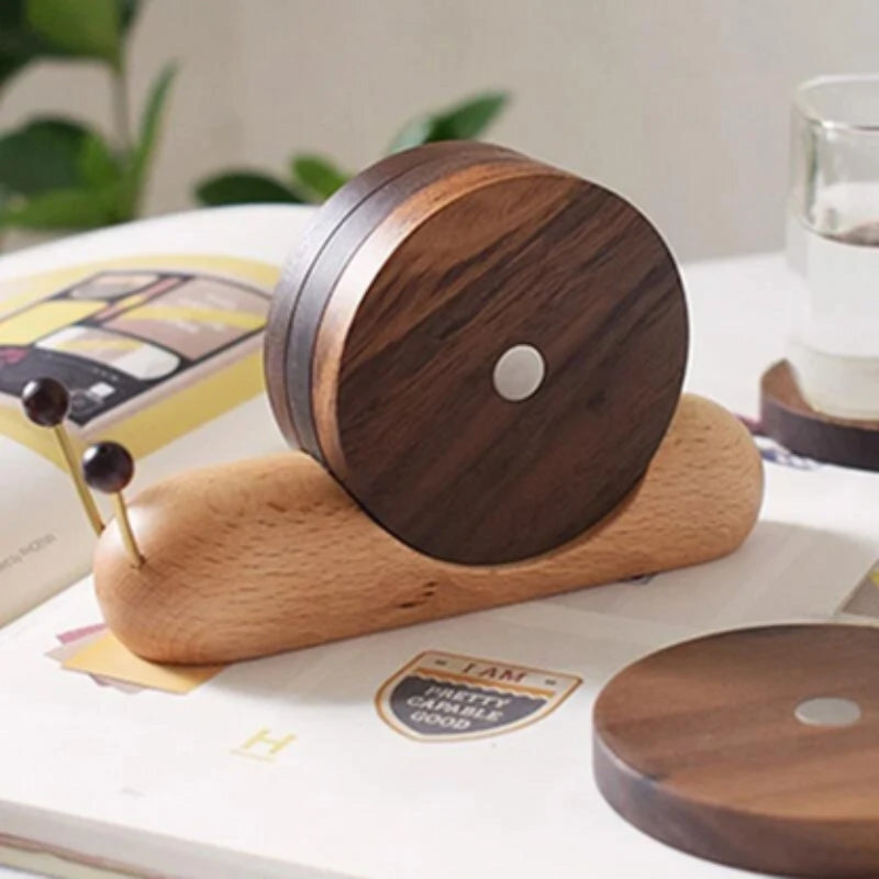 Podkładka Pod Kubek Ze Wzorem Ślimaka – Drewno, Brązowy, Ślimakowy Design