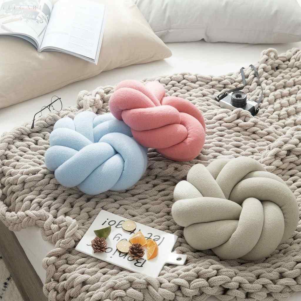 Pleciona Poduszka Supeł - Bawełniany Akcent Dekoracyjny 25–30 cm