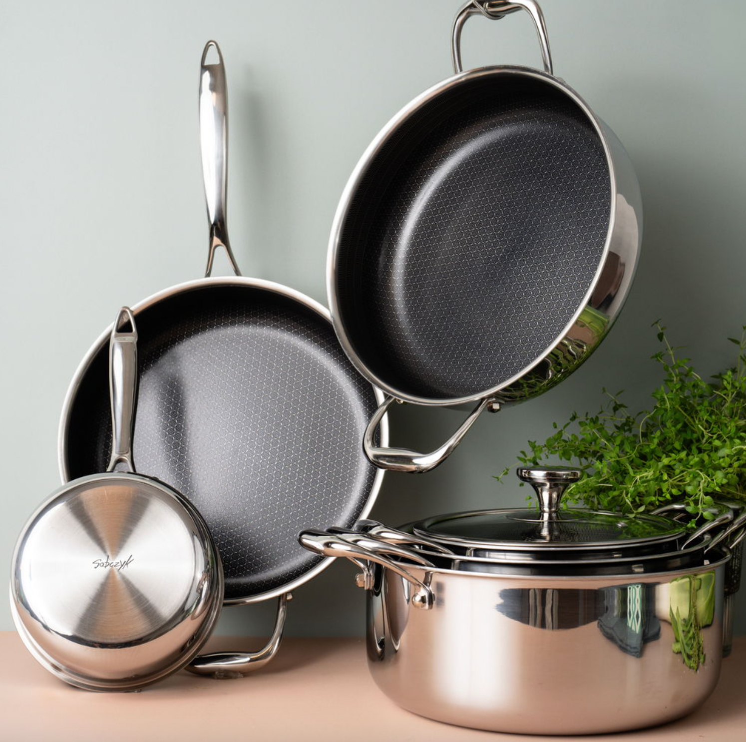 Garnek Hybrydowy Z Pokrywką – Ø24 Cm